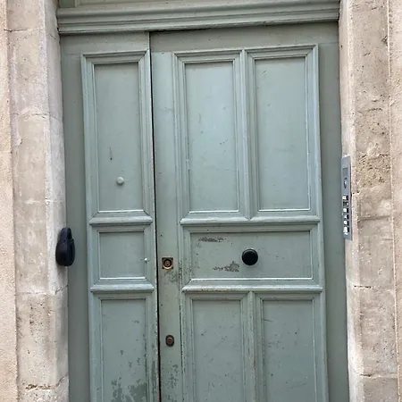 La Halte Des Arenes De Nude Beaute Du Minimalisme شقة *