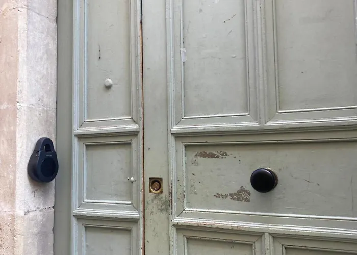 La Halte Des Arenes De Nude Beaute Du Minimalisme *