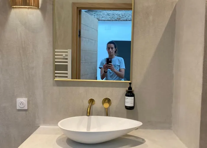 La Halte Des Arenes De Nude Beaute Du Minimalisme