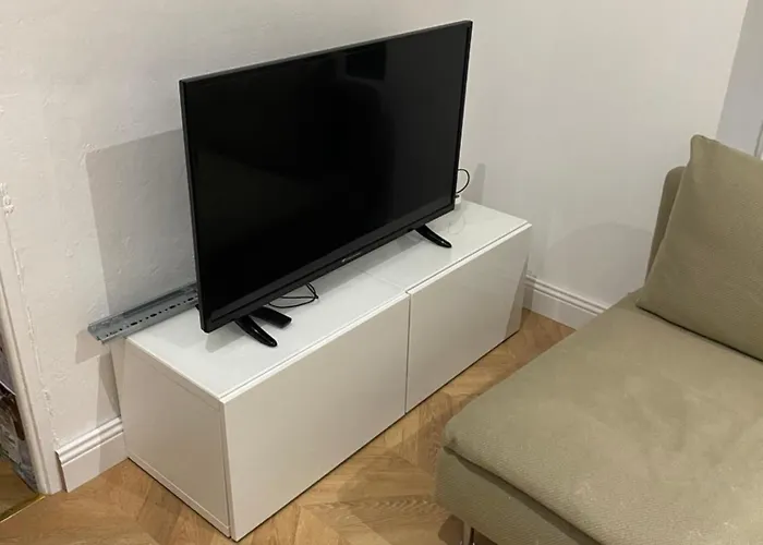 La Halte Des Arenes De Nude Beaute Du Minimalisme نيم