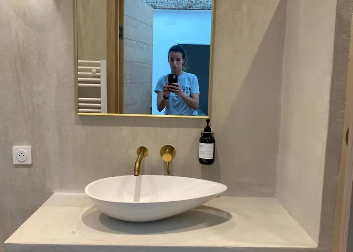 شقة La Halte Des Arenes De Nude Beaute Du Minimalisme *