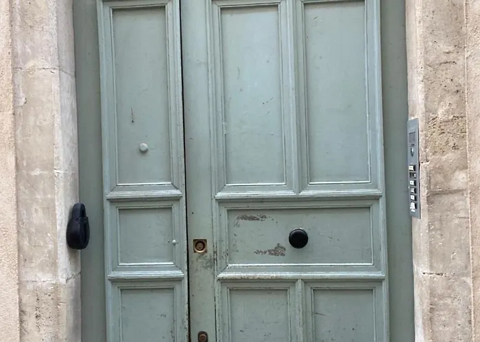 La Halte Des Arenes De Nude Beaute Du Minimalisme شقة *