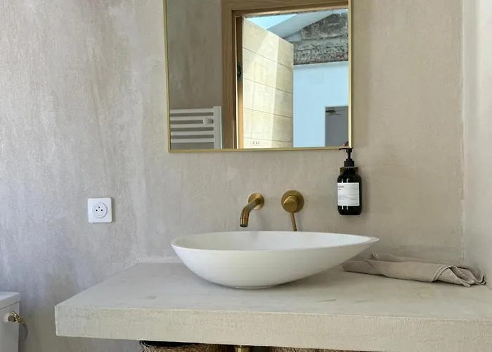 La Halte Des Arenes De Nude Beaute Du Minimalisme